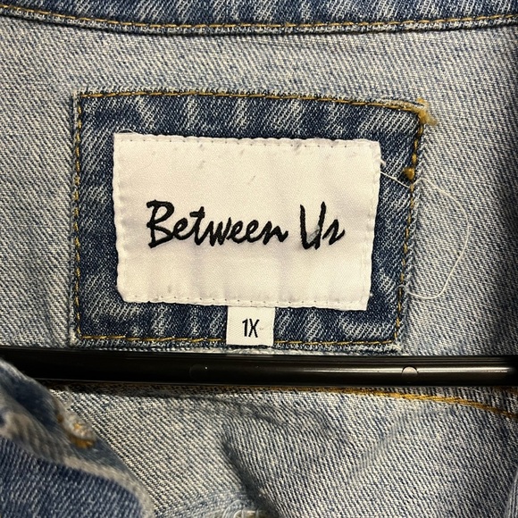 Between Us Distressed Denim Jacket Size 1X - Picture 4 of 5